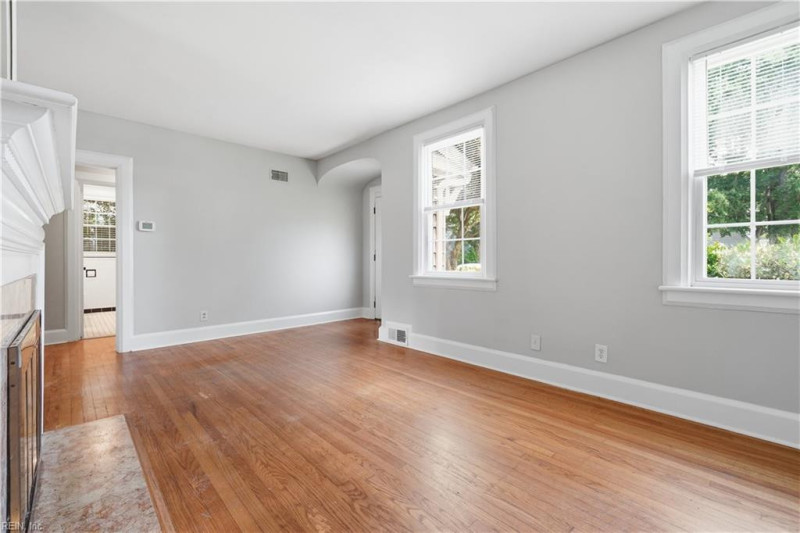 Photo 5 of 33 residential for sale in Norfolk virginia