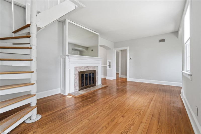 Photo 6 of 33 residential for sale in Norfolk virginia
