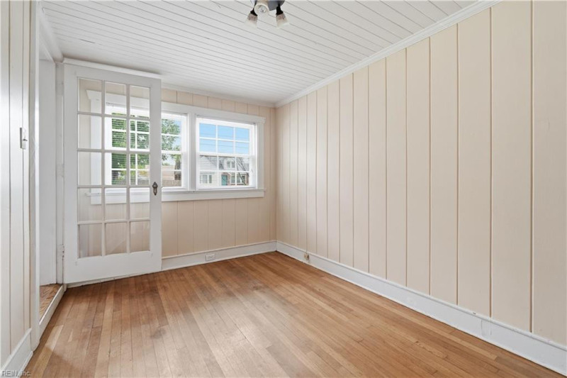 Photo 8 of 33 residential for sale in Norfolk virginia