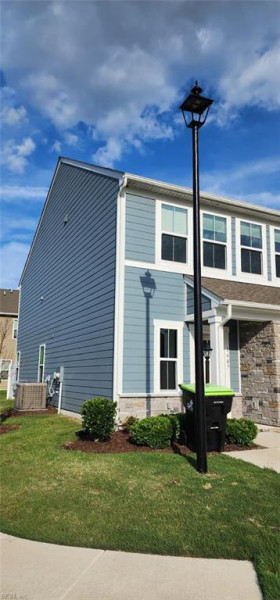Photo 3 of 5 residential for sale in Chesapeake virginia