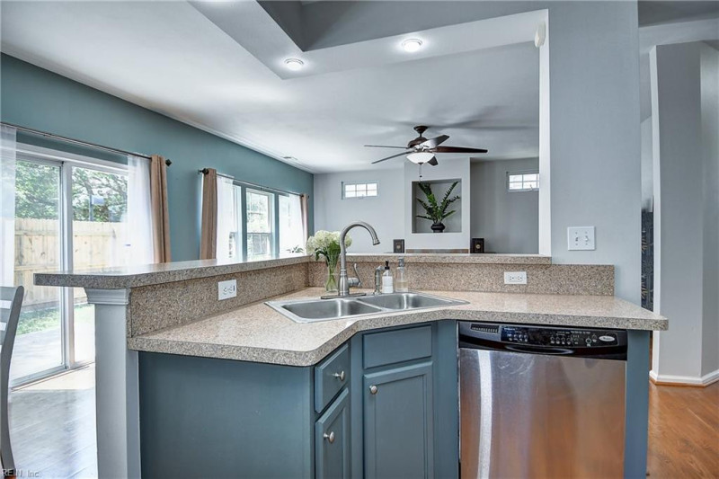 Photo 11 of 43 residential for sale in Chesapeake virginia