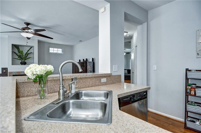 Photo 12 of 43 residential for sale in Chesapeake virginia