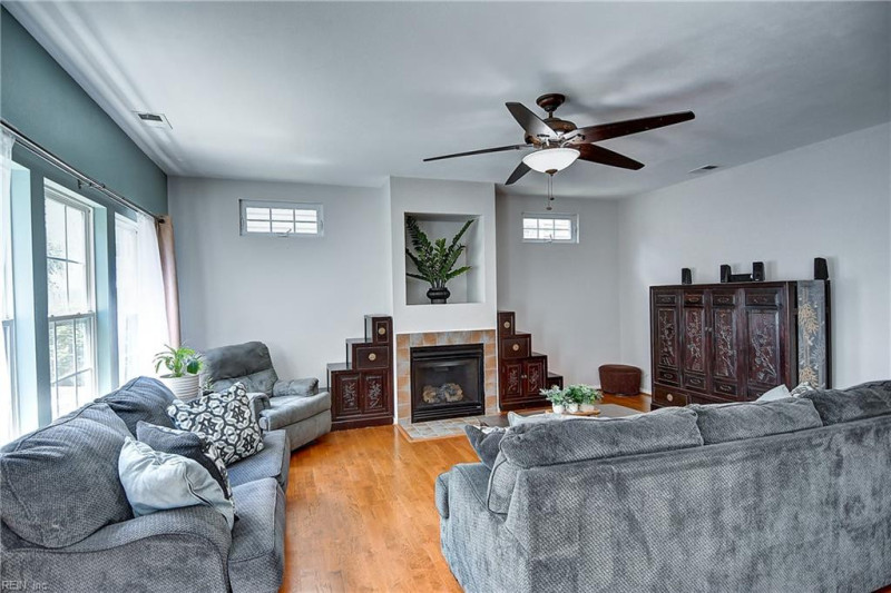 Photo 7 of 43 residential for sale in Chesapeake virginia