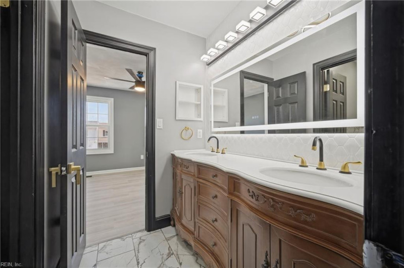 Photo 10 of 41 residential for sale in Virginia Beach virginia