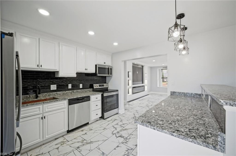 Photo 4 of 41 residential for sale in Virginia Beach virginia