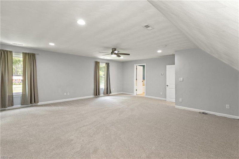 Photo 12 of 47 residential for sale in Portsmouth virginia