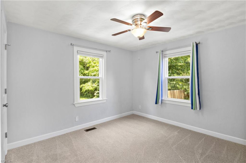 Photo 21 of 47 residential for sale in Portsmouth virginia