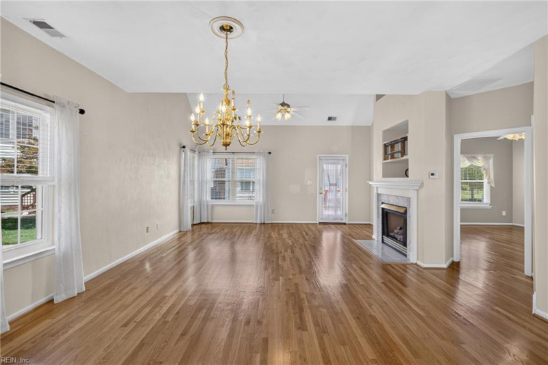 Photo 10 of 32 residential for sale in Portsmouth virginia