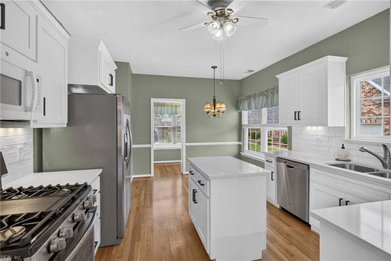 Photo 7 of 32 residential for sale in Portsmouth virginia