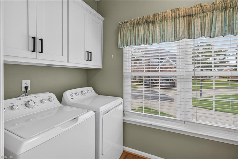 Photo 8 of 32 residential for sale in Portsmouth virginia