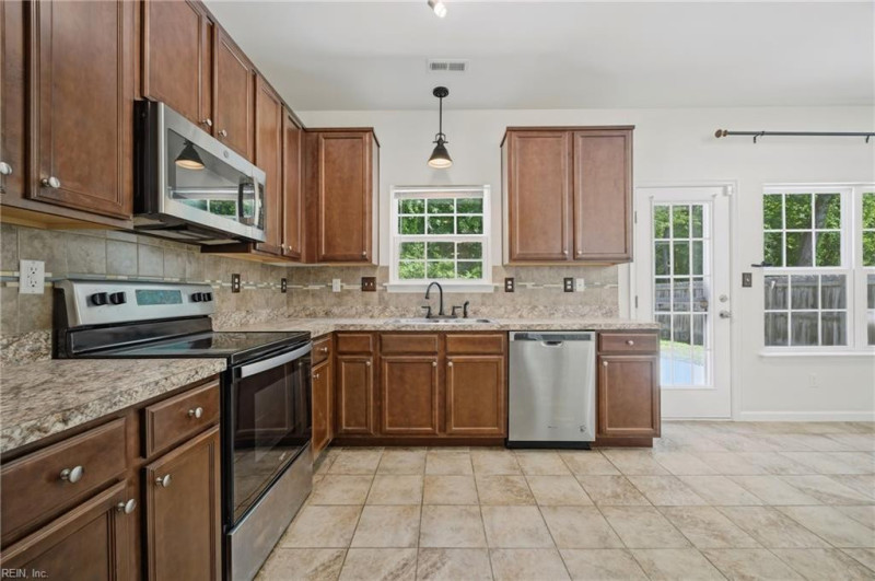 Photo 15 of 50 residential for sale in Portsmouth virginia