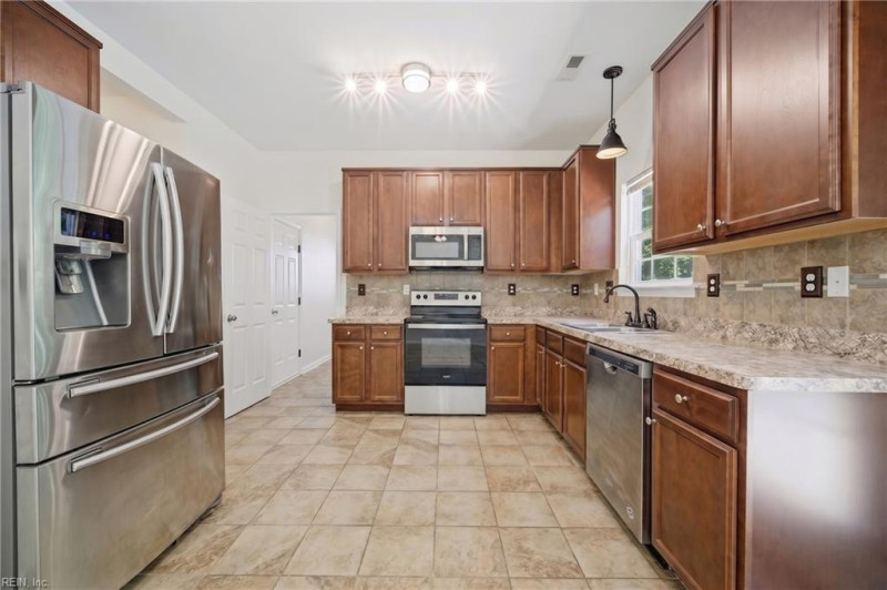 Photo 16 of 50 residential for sale in Portsmouth virginia
