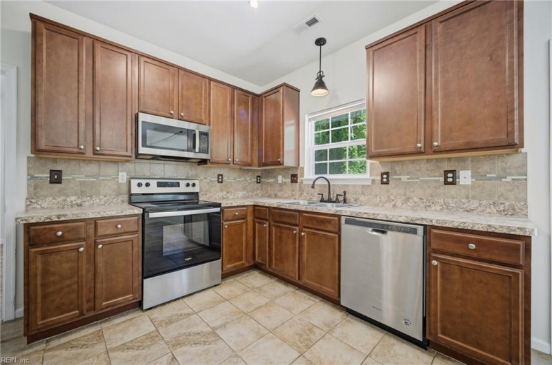 Photo 17 of 50 residential for sale in Portsmouth virginia