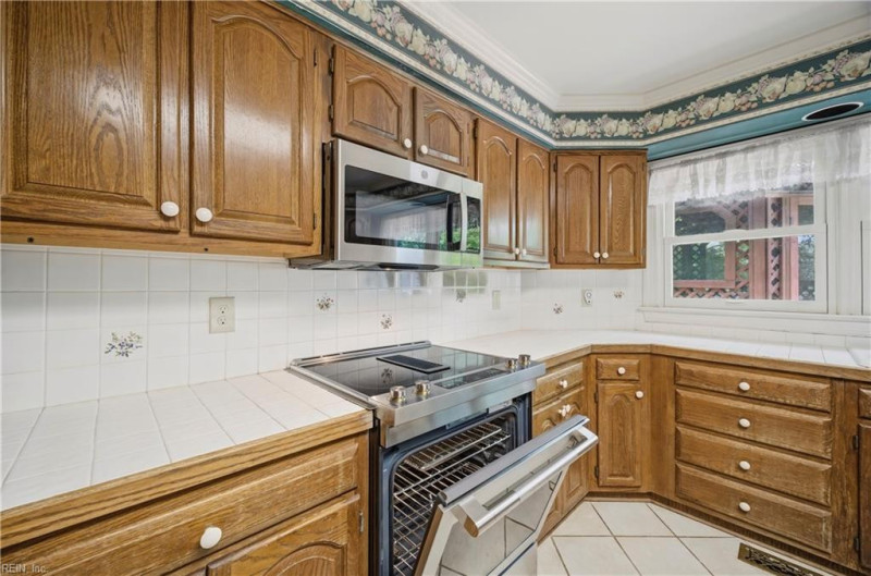 Photo 12 of 48 residential for sale in Chesapeake virginia