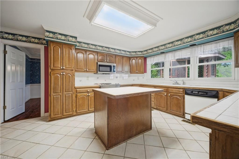 Photo 13 of 48 residential for sale in Chesapeake virginia