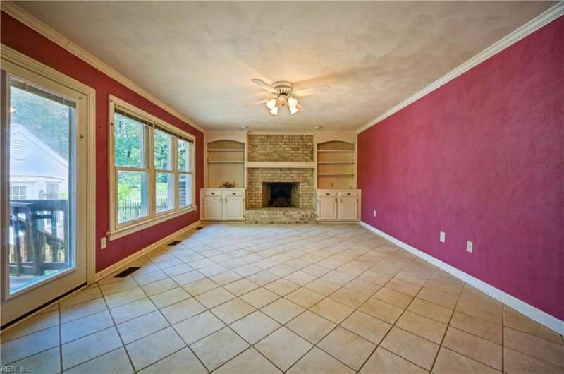 Photo 15 of 48 residential for sale in Chesapeake virginia
