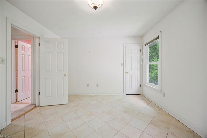 Photo 25 of 48 residential for sale in Chesapeake virginia