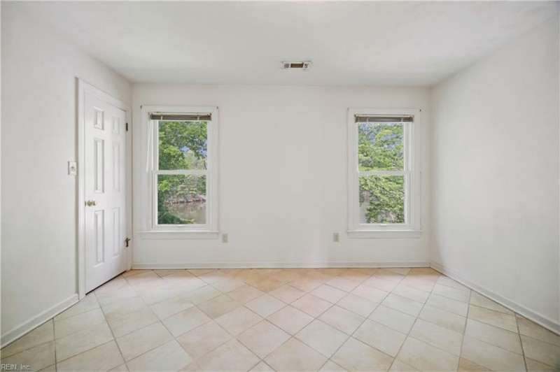 Photo 26 of 48 residential for sale in Chesapeake virginia