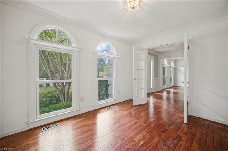 Photo 3 of 48 residential for sale in Chesapeake virginia
