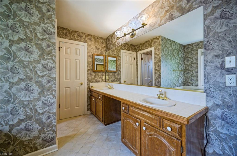 Photo 32 of 48 residential for sale in Chesapeake virginia