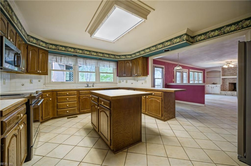 Photo 4 of 48 residential for sale in Chesapeake virginia