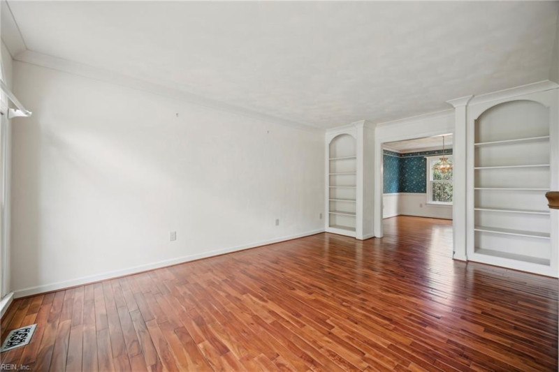 Photo 8 of 48 residential for sale in Chesapeake virginia