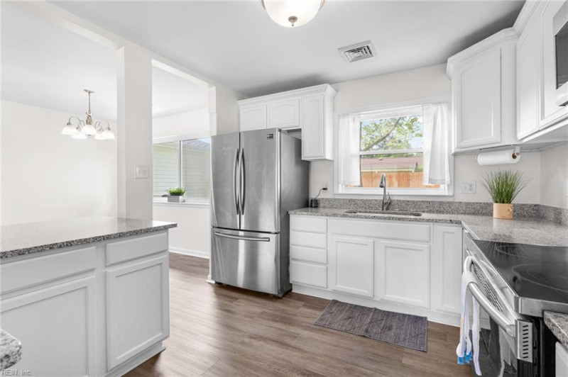 Photo 11 of 49 residential for sale in Virginia Beach virginia