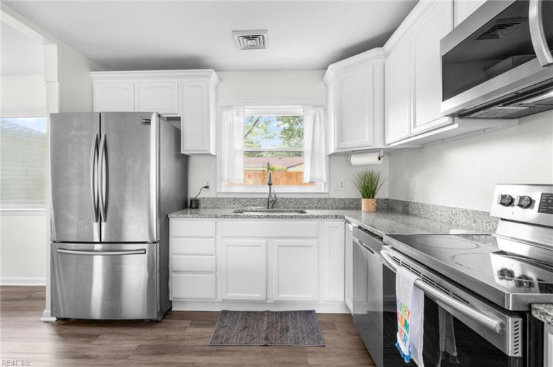Photo 12 of 49 residential for sale in Virginia Beach virginia