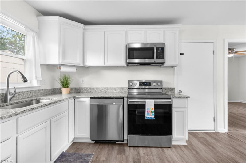 Photo 13 of 49 residential for sale in Virginia Beach virginia