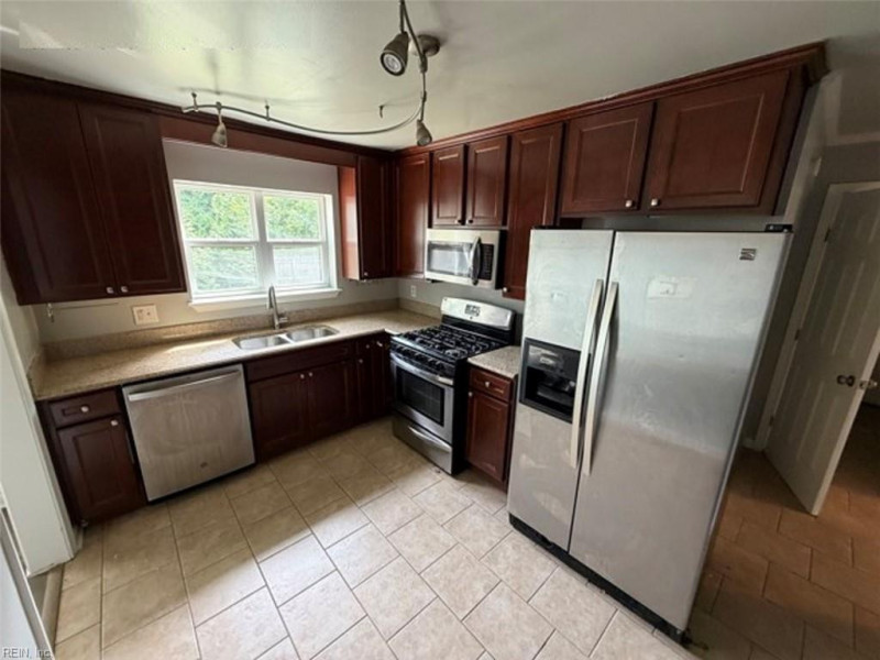 Photo 4 of 31 residential for sale in Virginia Beach virginia
