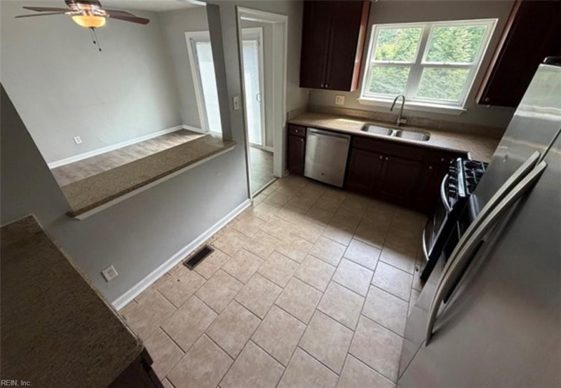 Photo 5 of 31 residential for sale in Virginia Beach virginia