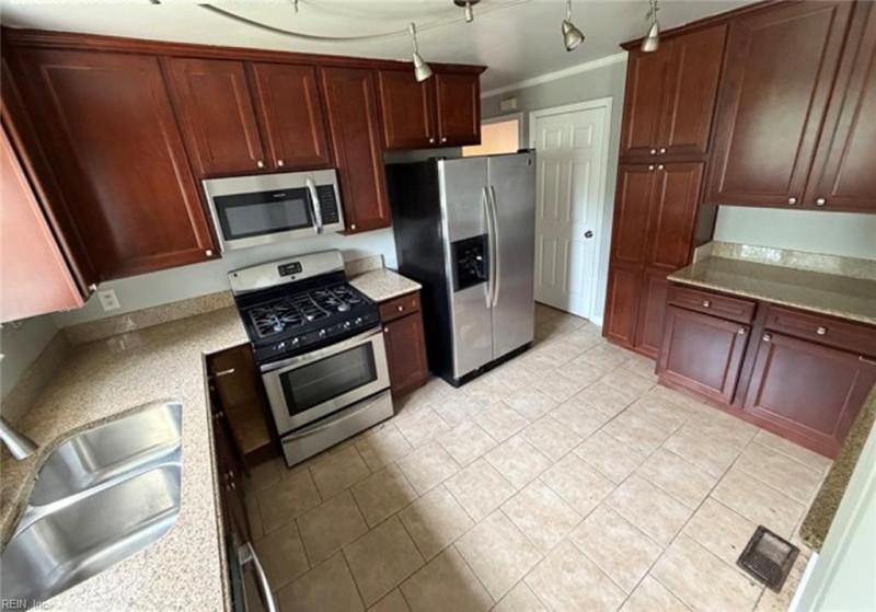 Photo 6 of 31 residential for sale in Virginia Beach virginia