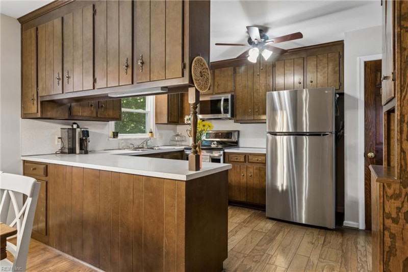 Photo 12 of 49 residential for sale in Gloucester County virginia