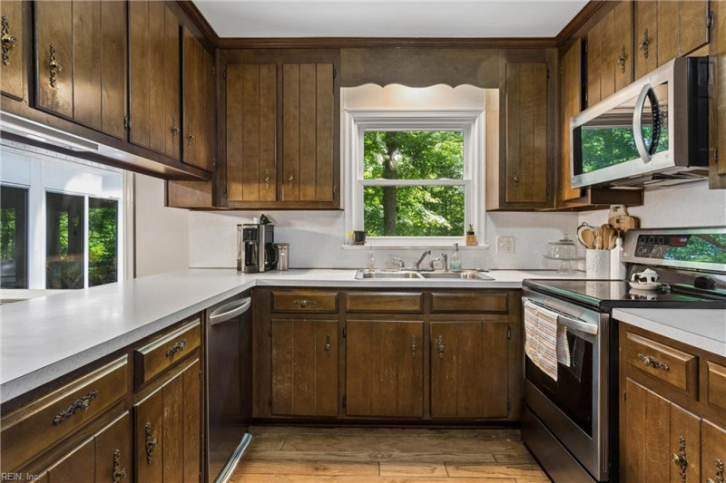 Photo 13 of 49 residential for sale in Gloucester County virginia