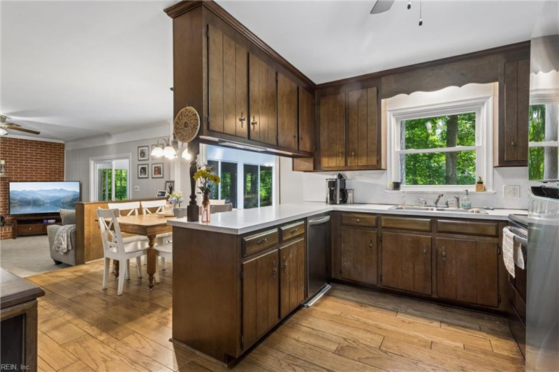 Photo 14 of 49 residential for sale in Gloucester County virginia
