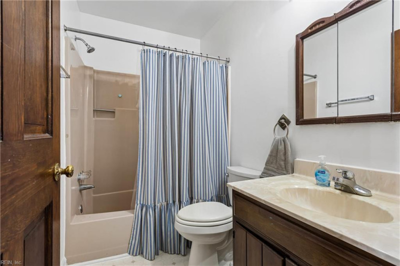 Photo 25 of 49 residential for sale in Gloucester County virginia