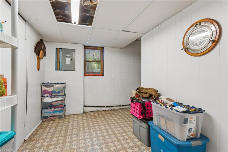 Photo 32 of 49 residential for sale in Gloucester County virginia