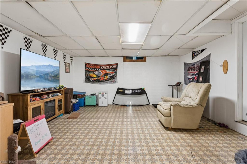 Photo 33 of 49 residential for sale in Gloucester County virginia