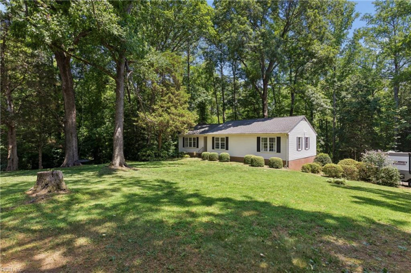 Photo 35 of 49 residential for sale in Gloucester County virginia