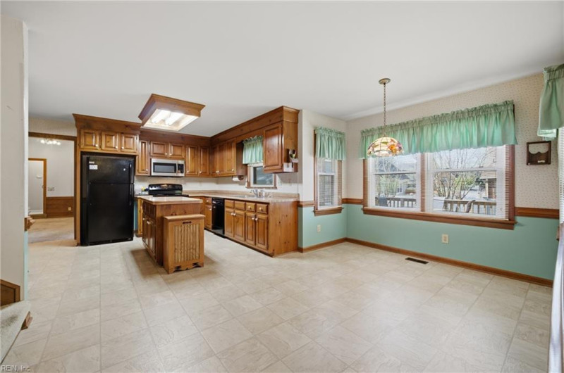 Photo 10 of 42 residential for sale in Virginia Beach virginia