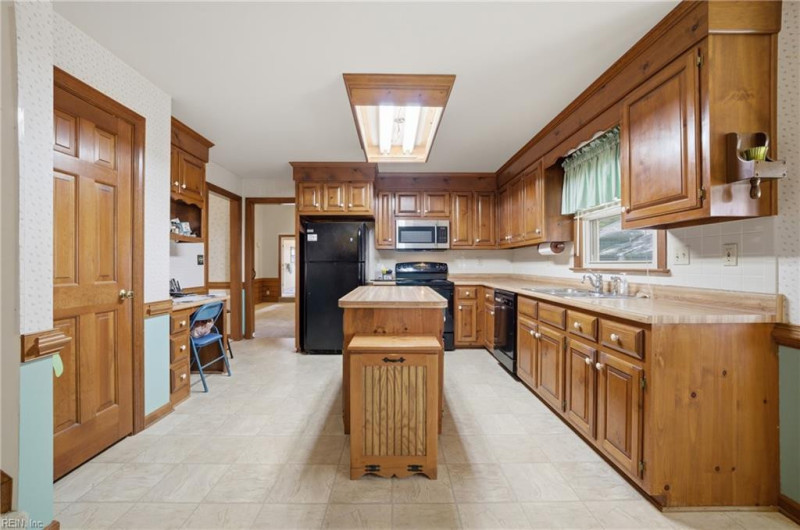 Photo 9 of 42 residential for sale in Virginia Beach virginia