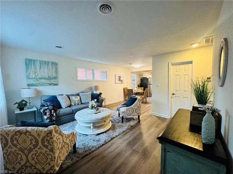 Photo 3 of 16 residential for sale in Portsmouth virginia