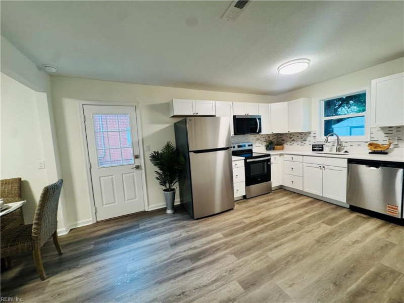 Photo 6 of 16 residential for sale in Portsmouth virginia
