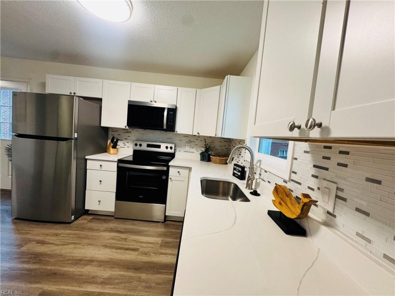 Photo 7 of 16 residential for sale in Portsmouth virginia