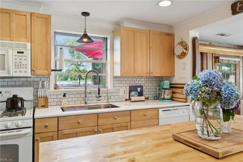 Photo 5 of 41 residential for sale in Middlesex County virginia