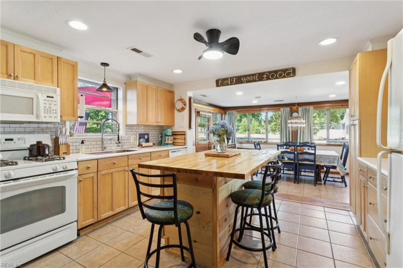 Photo 6 of 41 residential for sale in Middlesex County virginia