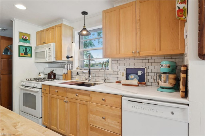Photo 7 of 41 residential for sale in Middlesex County virginia