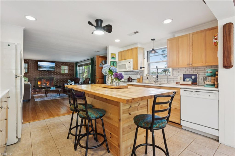 Photo 9 of 41 residential for sale in Middlesex County virginia