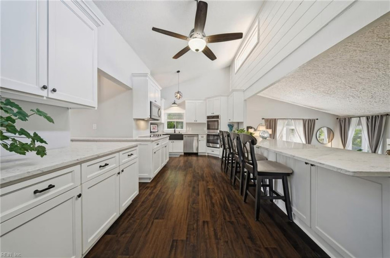 Photo 11 of 47 residential for sale in Virginia Beach virginia
