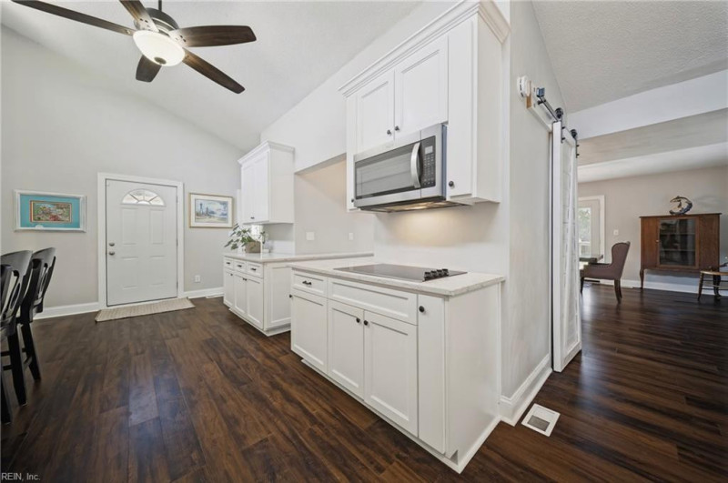 Photo 12 of 47 residential for sale in Virginia Beach virginia